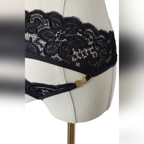 NWOT Black Lace 4 Piece Set - bra, panty, wrist cuffs and eye mask - Picture 7 of 11